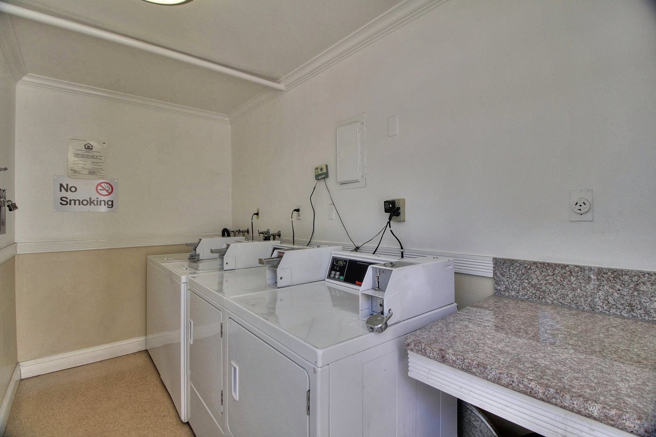 2065 Winfield photo 5