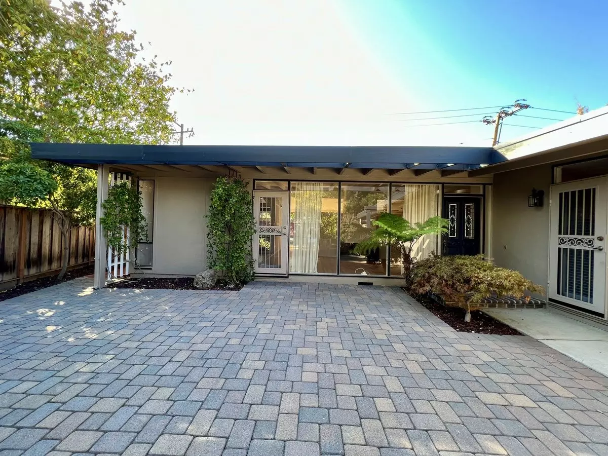 208 Diablo Ave photo 2