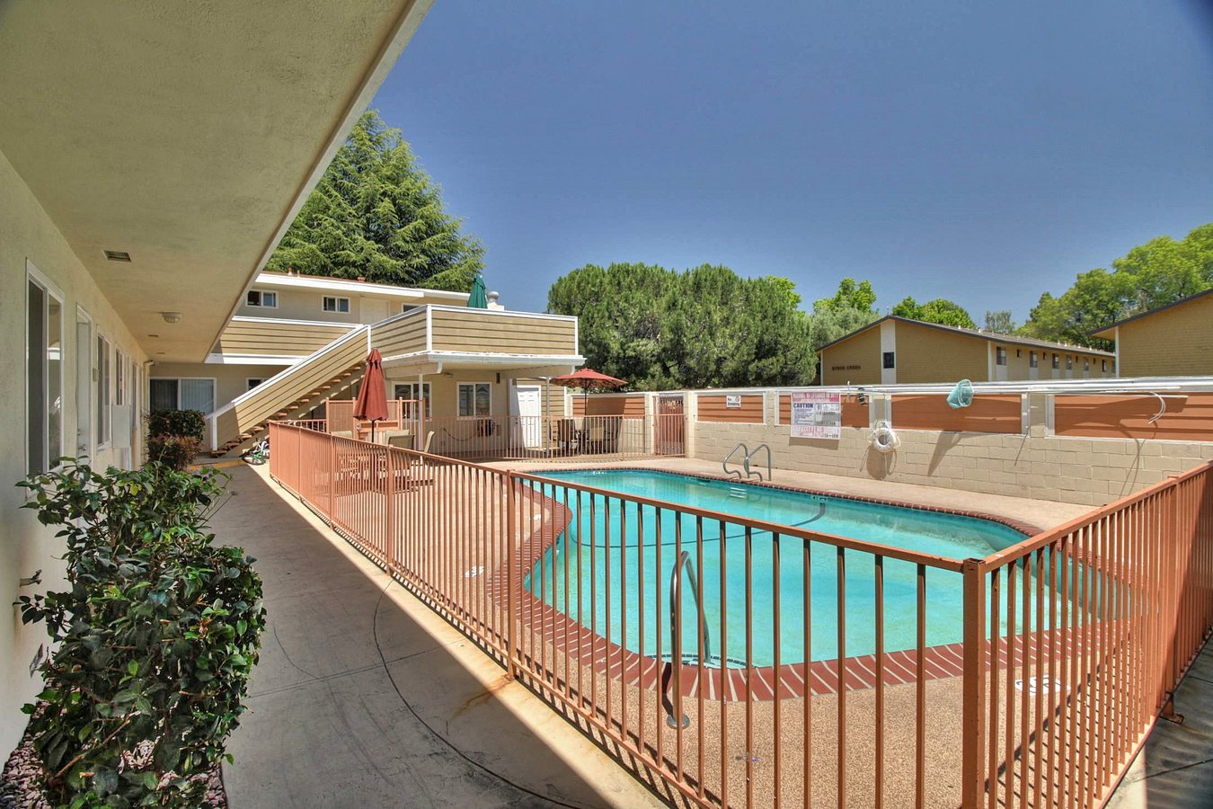 2090 Latham photo 2