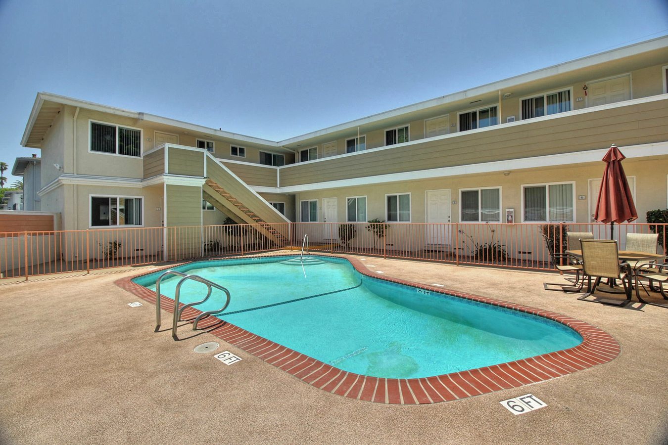 2090 Latham photo 4