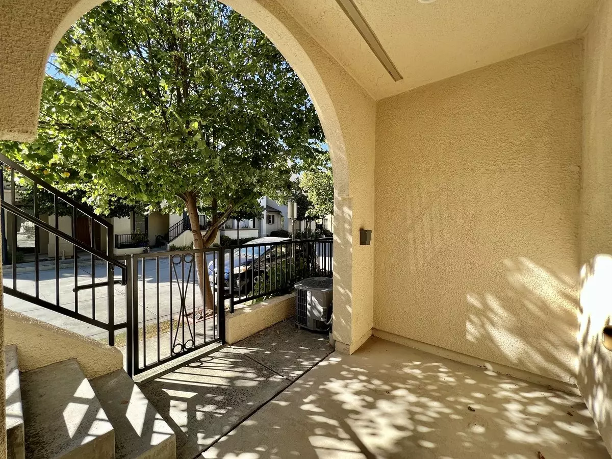 235 Hockney Ave photo 2