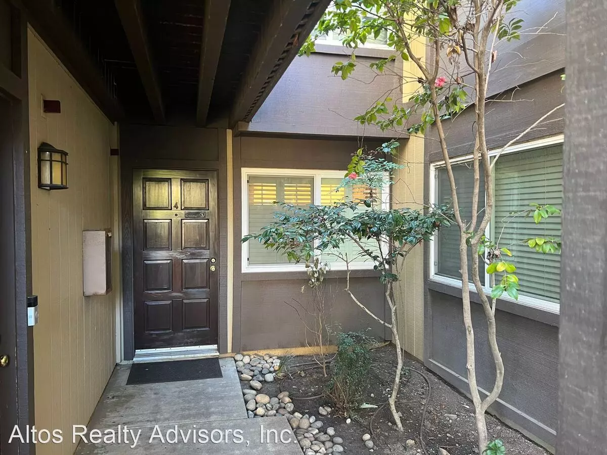 321 Easy Street #4 photo 2