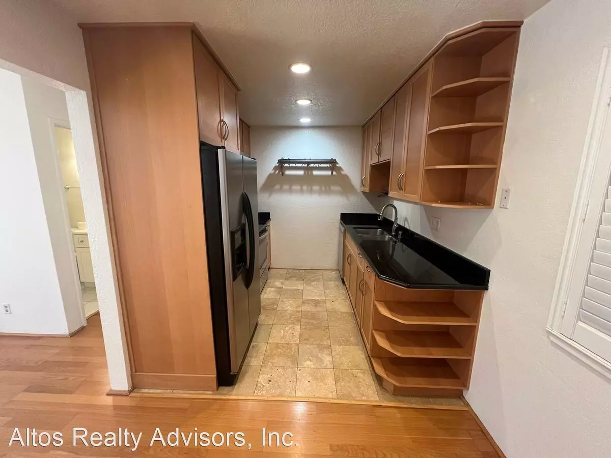 321 Easy Street #4 photo 4