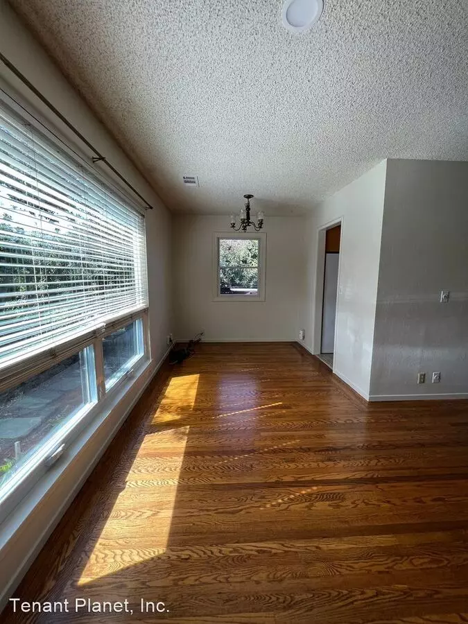 390 Carmelita Drive, Mountain View, CA 94040 photo 2