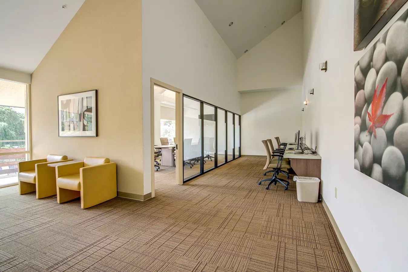 Americana Apartments photo 4