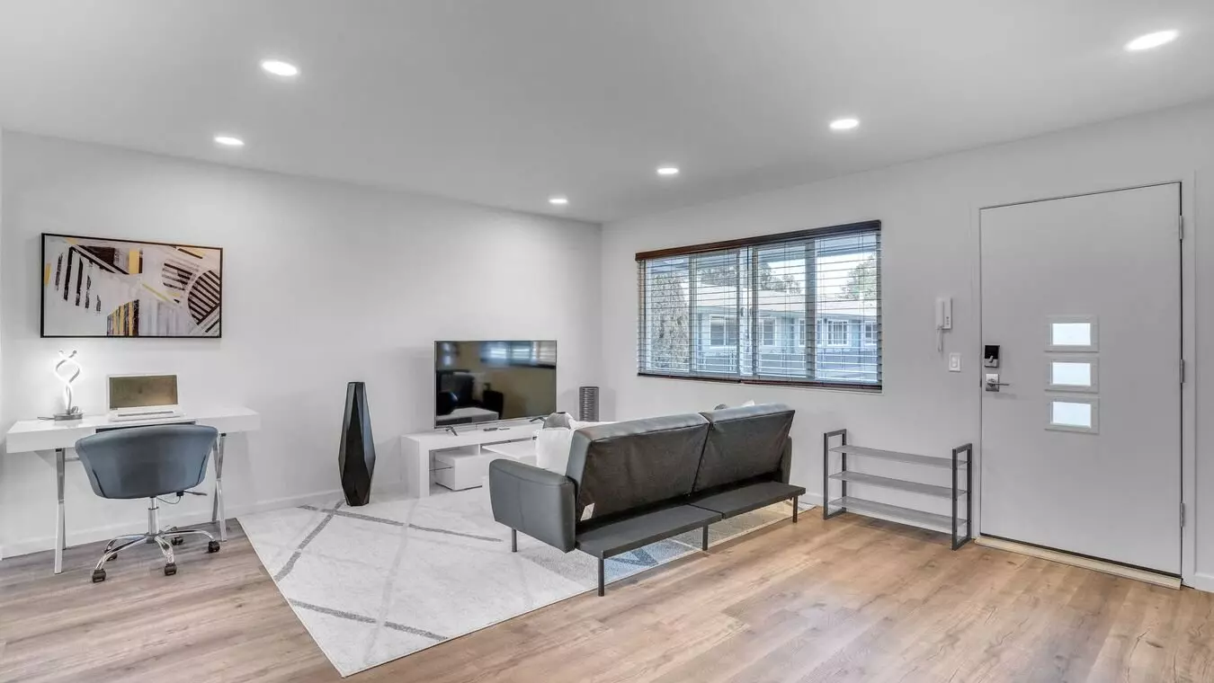 California St Apartments photo 4