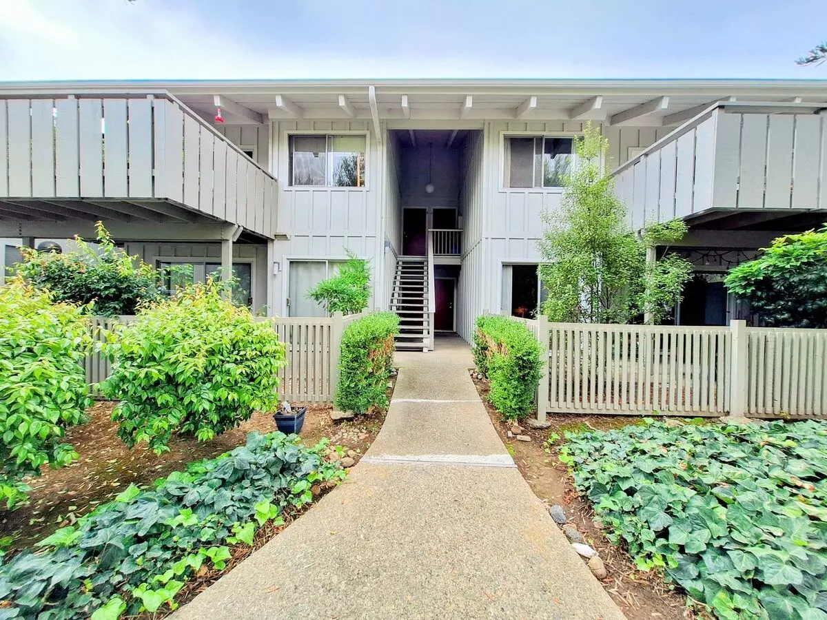 Spacious Second Floor 1bd Condo In Great Parkview West Community photo 2