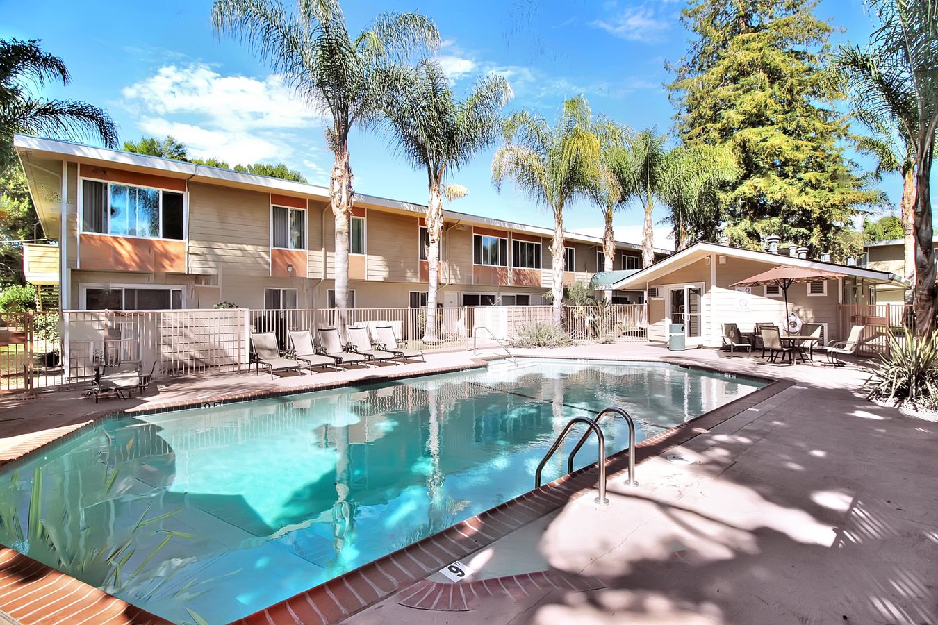 Latham Court Apartments photo 4