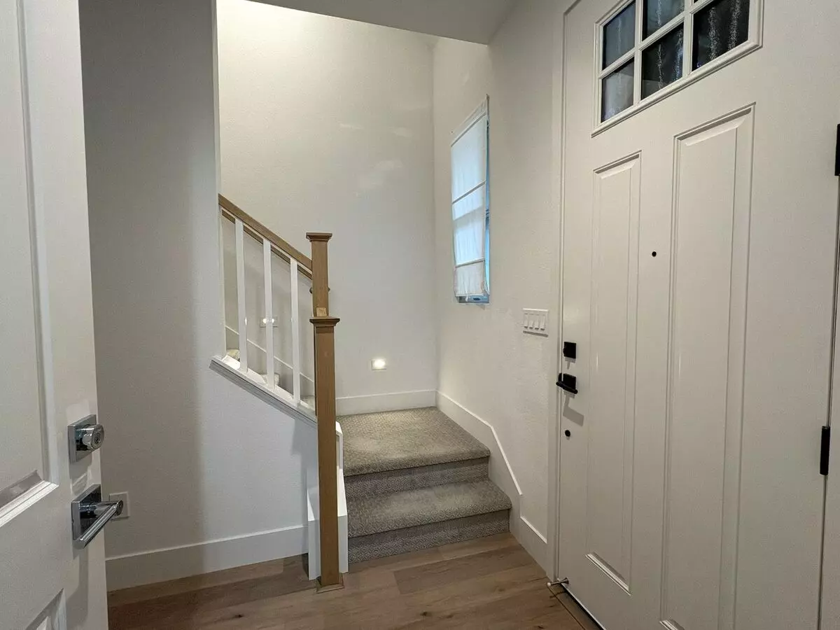 Modern 3br/3ba Townhome In Prime Mountain View Location photo 4
