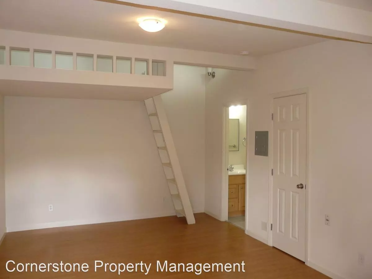 315 Easy St photo 2