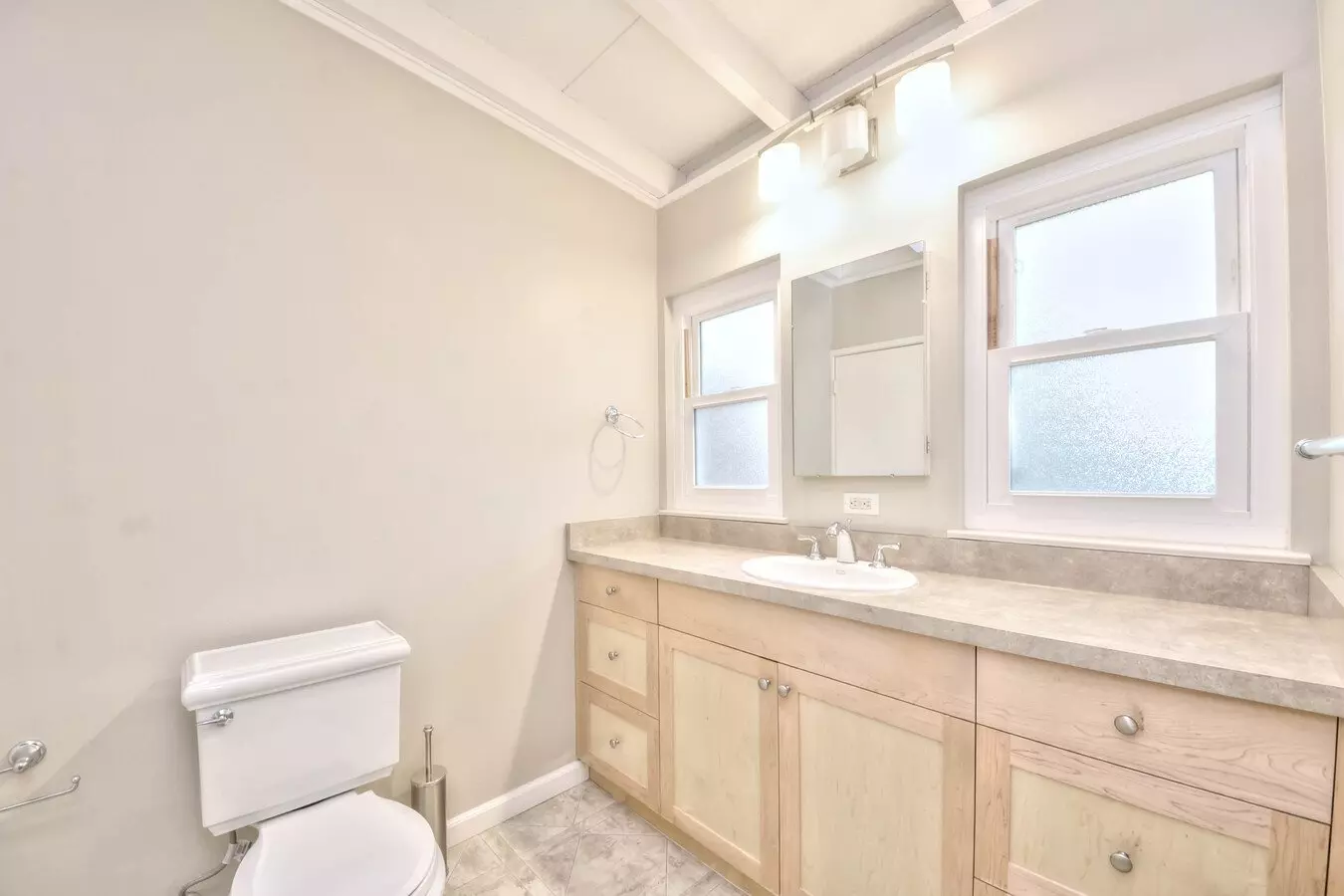 220 Diablo Ave photo 5