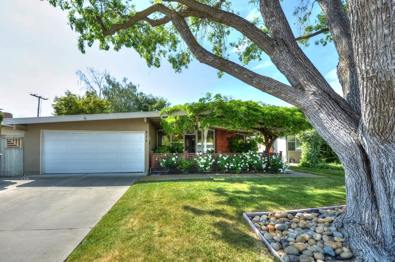 220 Diablo Ave photo 2