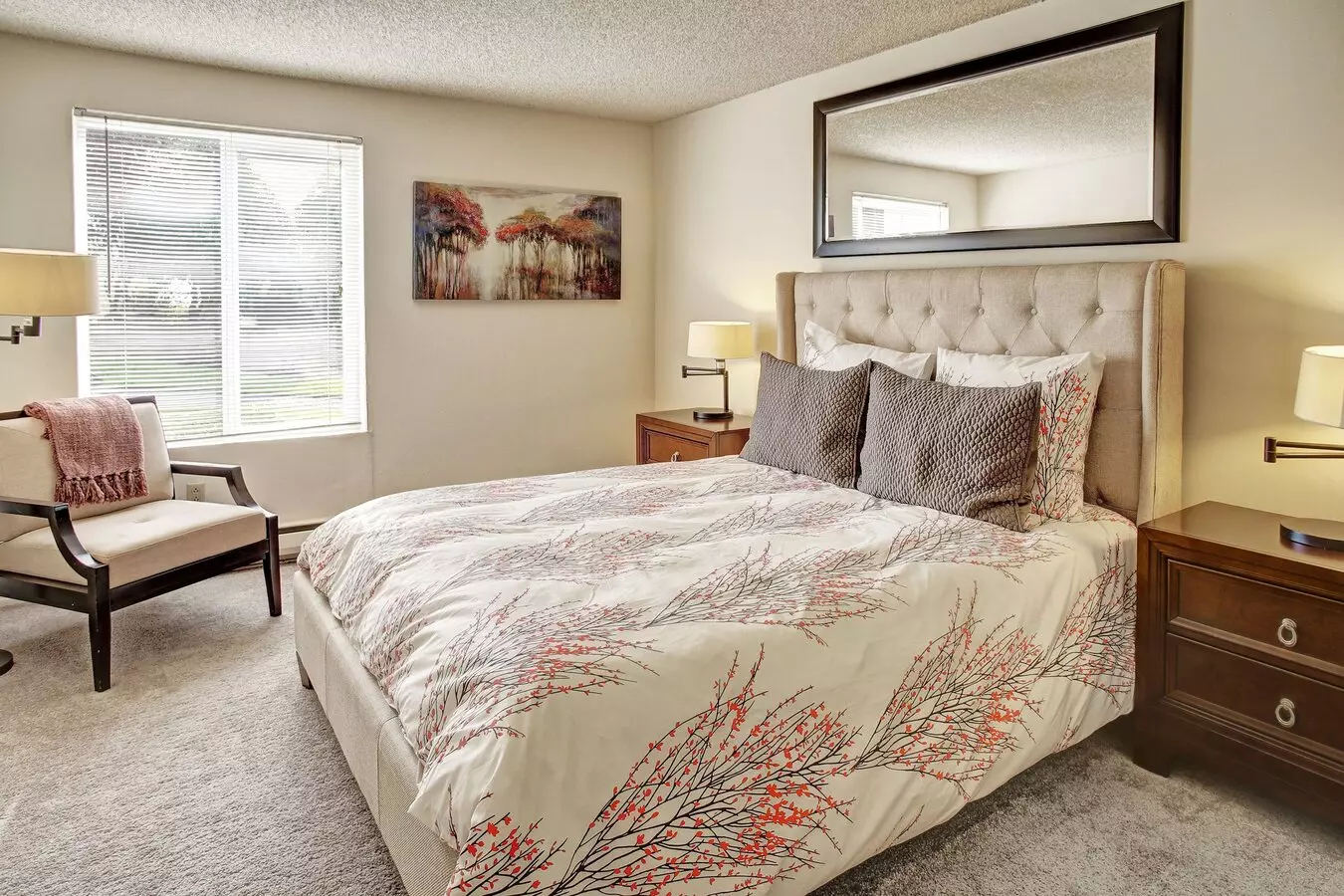 Lakeside Apartments photo 3
