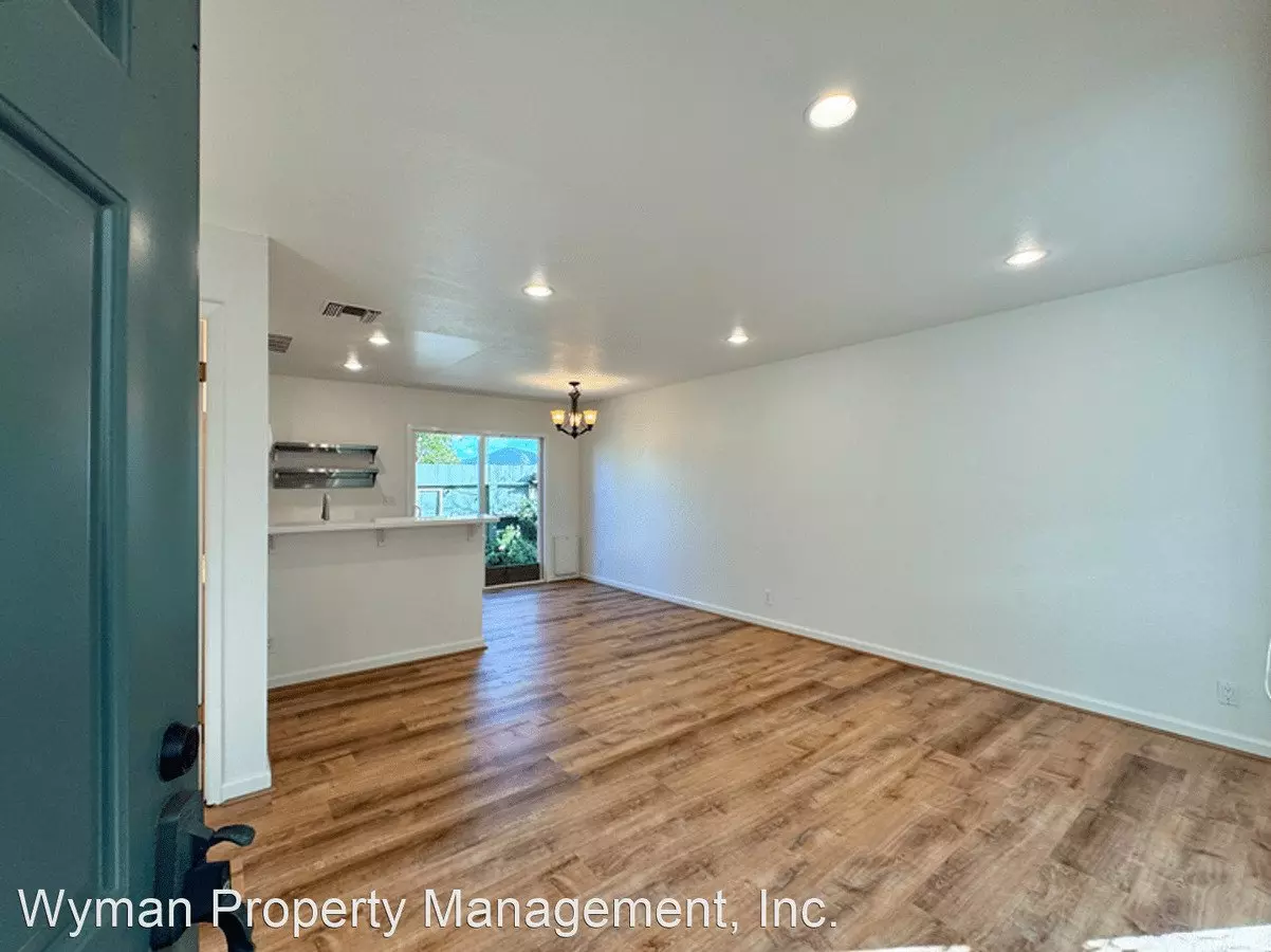 1008 Marina Dr Napa, CA 94559 photo 2
