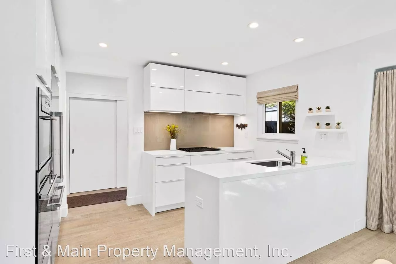 1028 East Ave photo 3