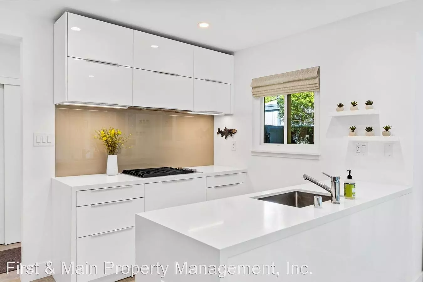 1028 East Ave photo 4