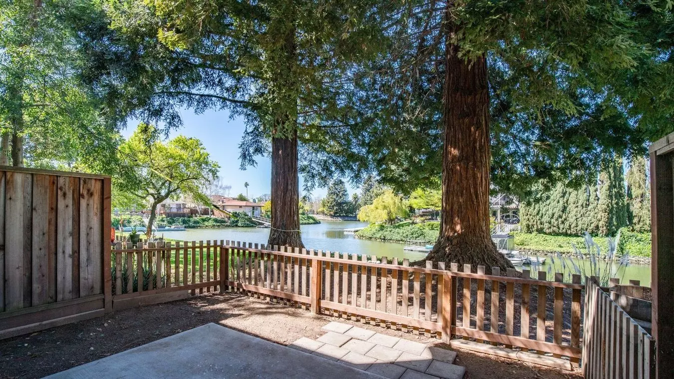 1095 Marina Dr photo 5