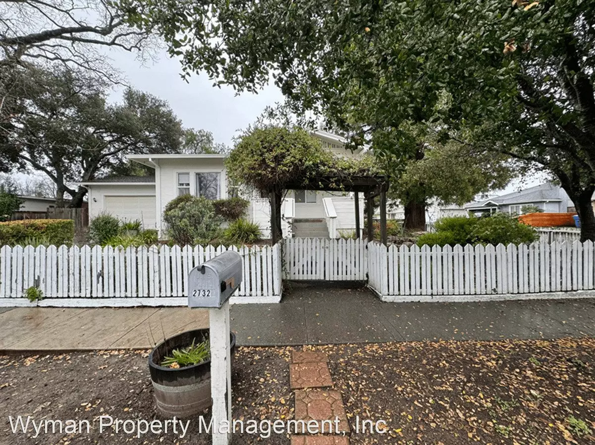2732 Laurel St Napa, CA 94558 photo 2