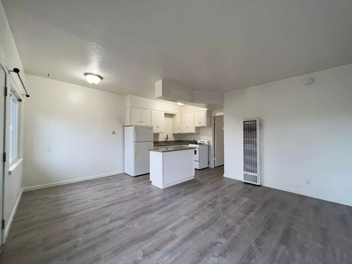 Hilltop Drive, 2991* photo 4