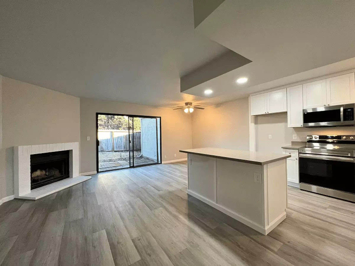 Beautifully Renovated One Bedroom Napa Townhome photo 4