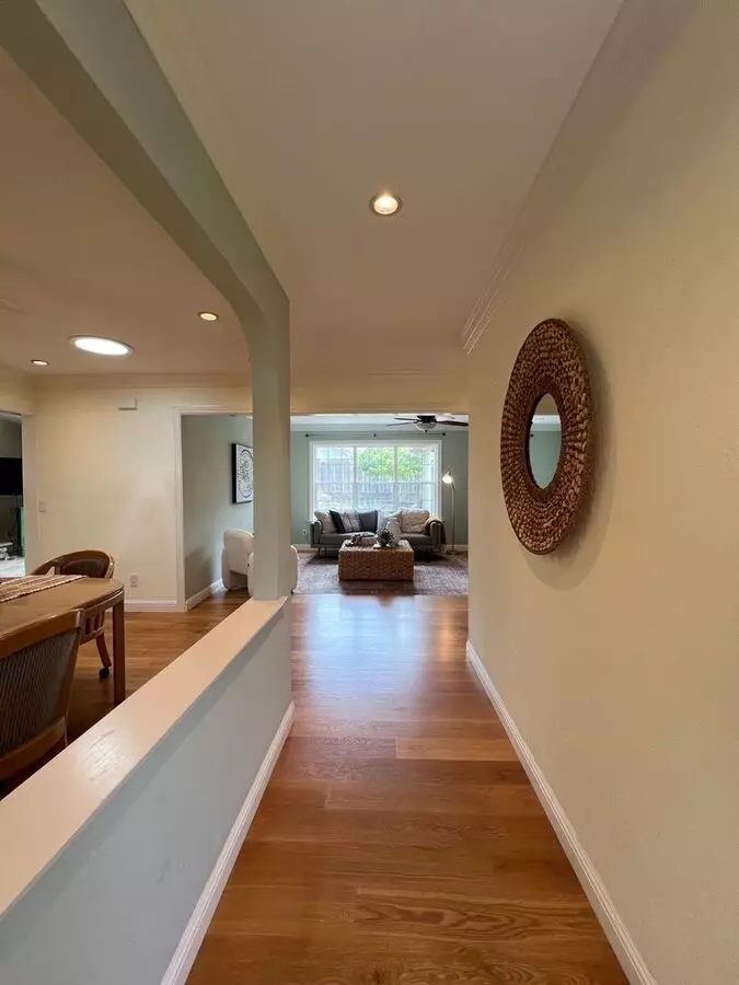 Elegant Browns Valley Four Bedroom Home photo 5