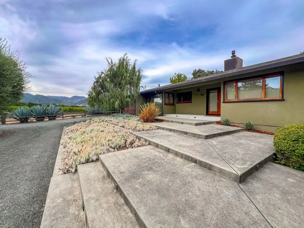 Stunning Three Bedroom Napa Home On Extra Large Lot photo 2