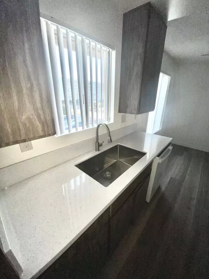 1403 F Ave photo 4