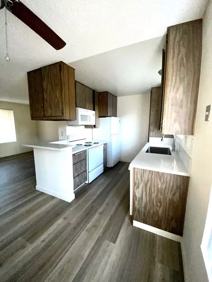 1403 F Ave photo 2