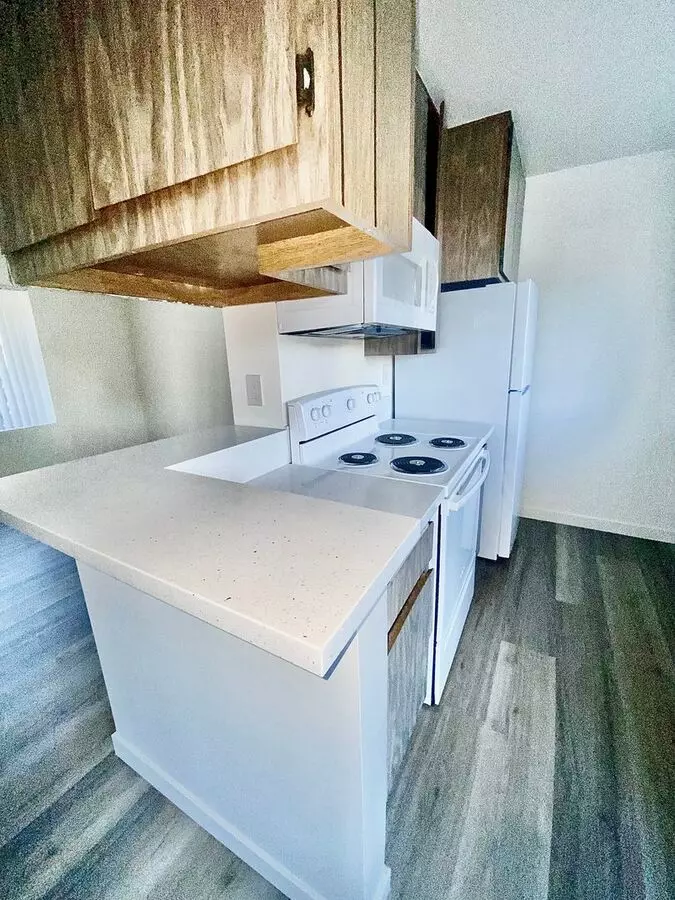 1403 F Ave photo 3