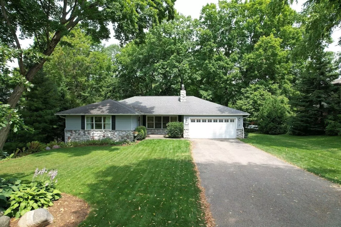 919 Magdeline Dr photo 5