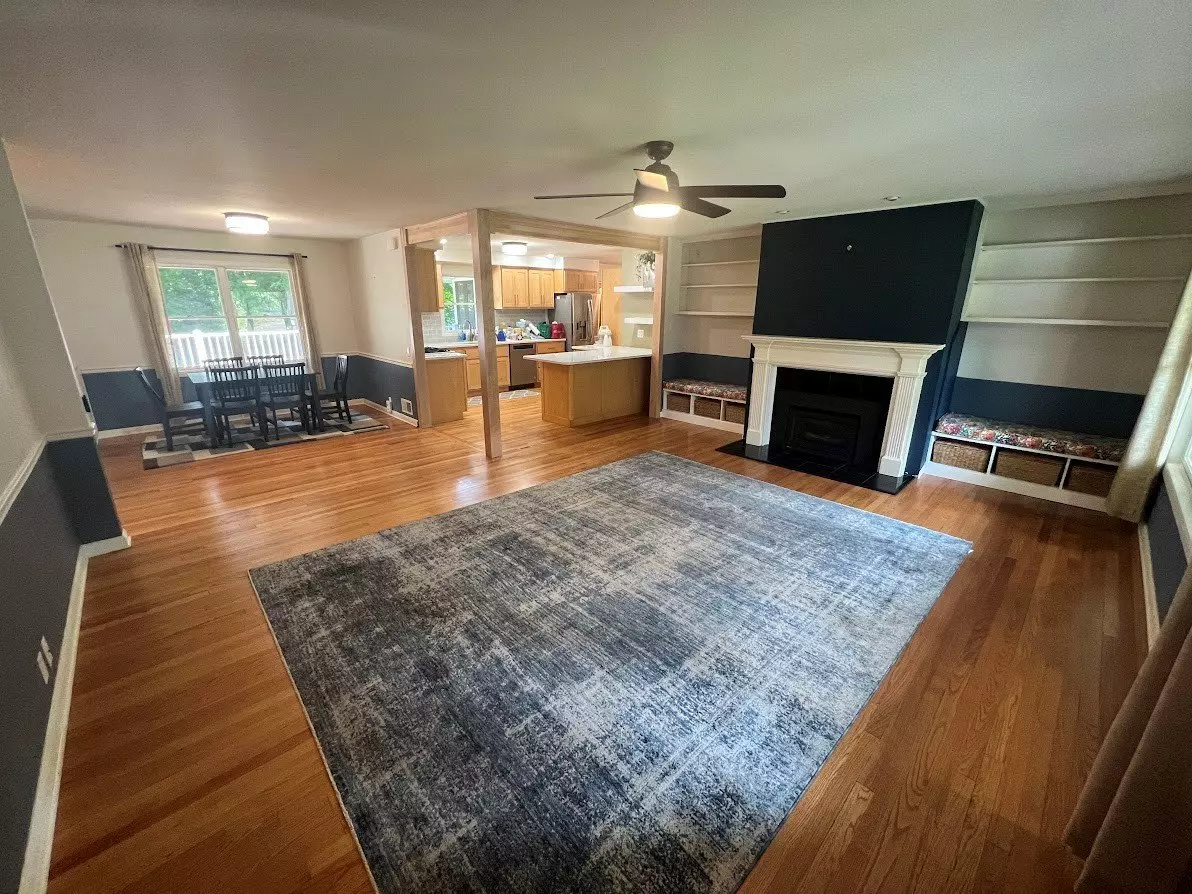 919 Magdeline Dr photo 3