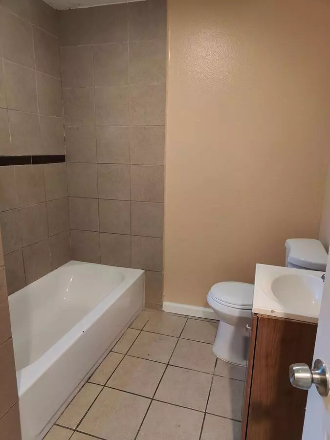 1733 L Ave National City, CA 91950 photo 2