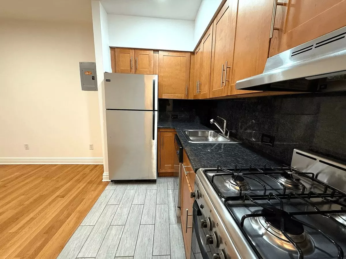 &amp;#128142; Amazing Deal! Spacious 2br With Stainless Kitchen &amp; Laundry Access! photo 2