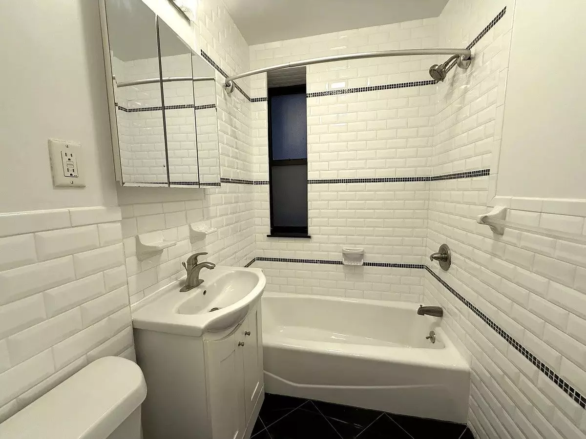 &amp;#128142; Amazing Deal! Spacious 2br With Stainless Kitchen &amp; Laundry Access! photo 4