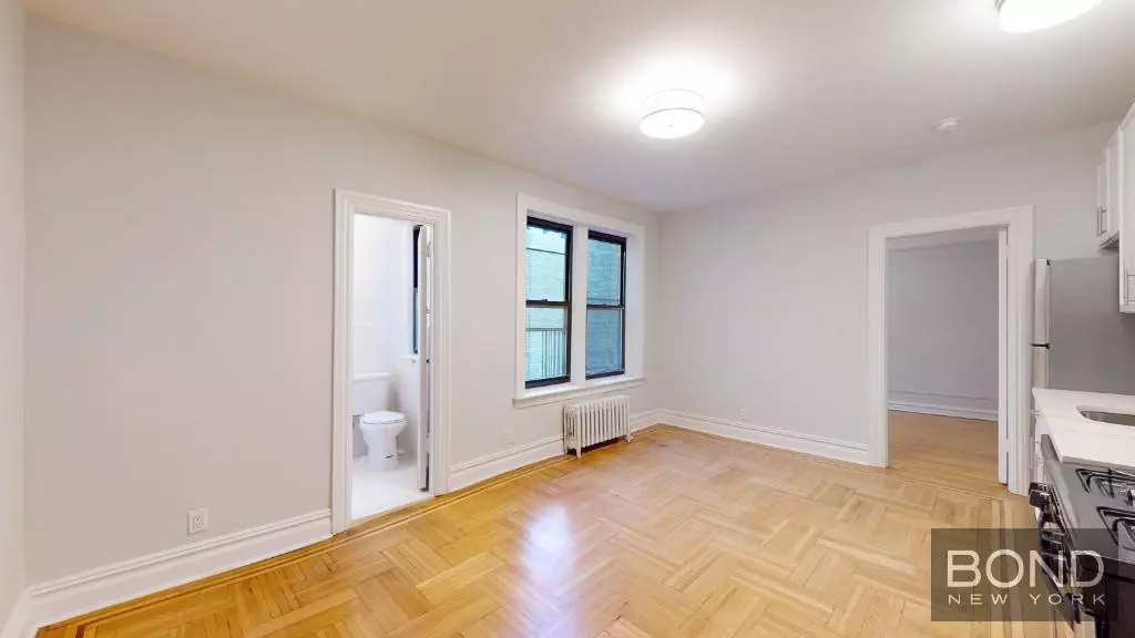 1793 Riverside Drive photo 4