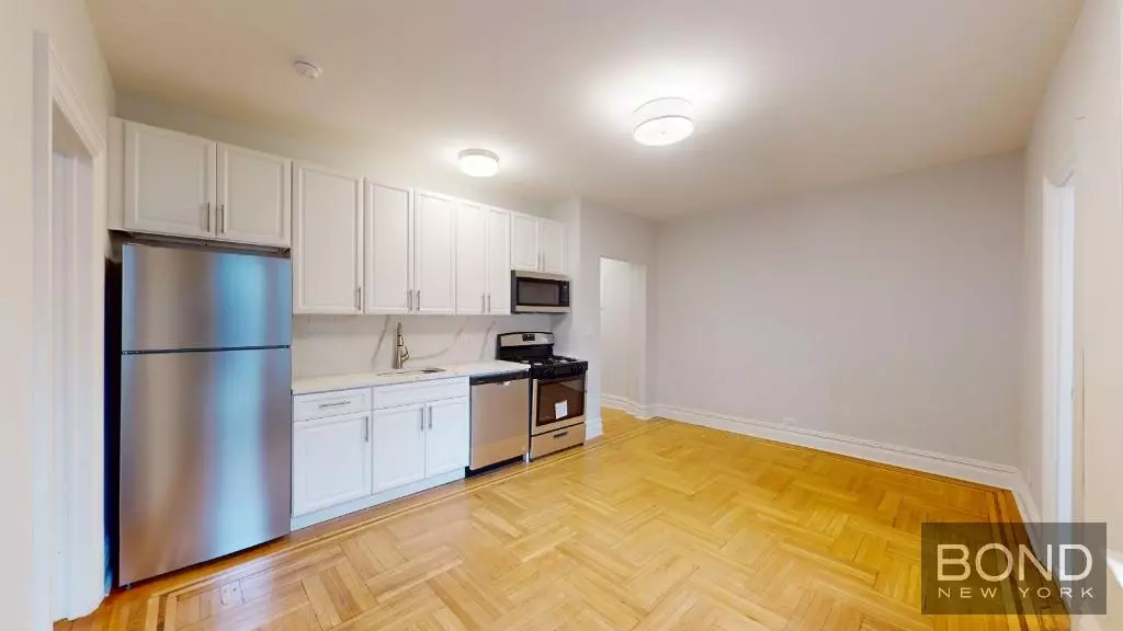1793 Riverside Drive photo 3
