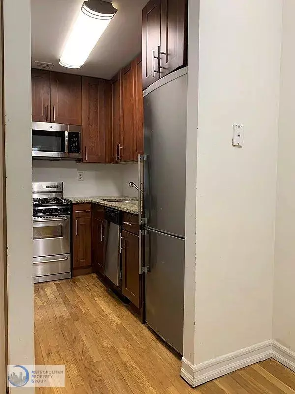 210 West 104th Street photo 4