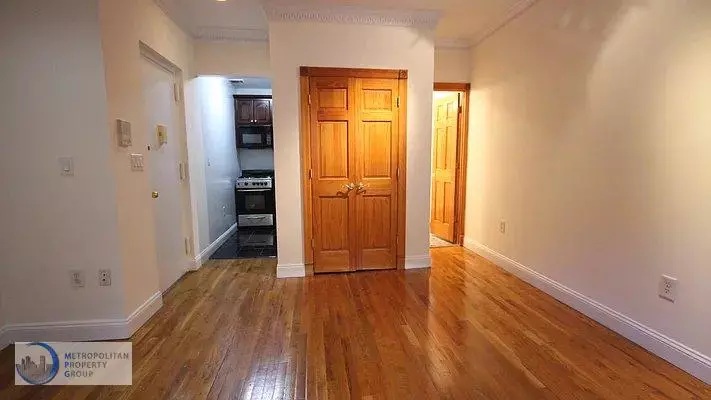2708 Broadway photo 4