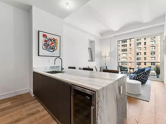 313 East 61st Street photo 3