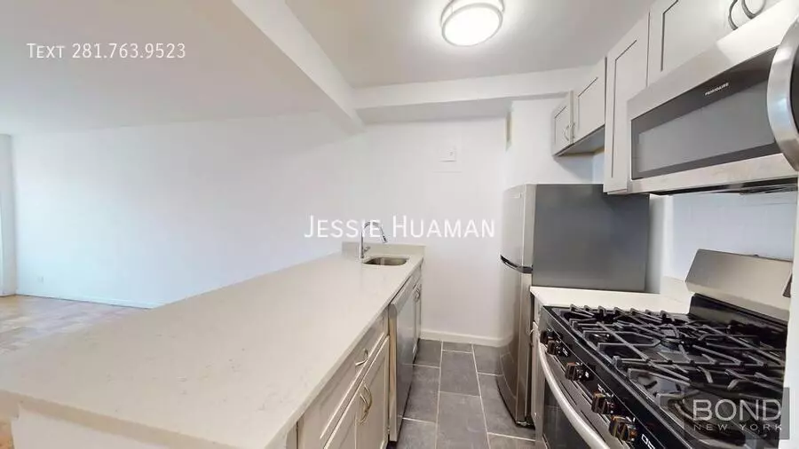 33 Greenwich Avenue photo 5