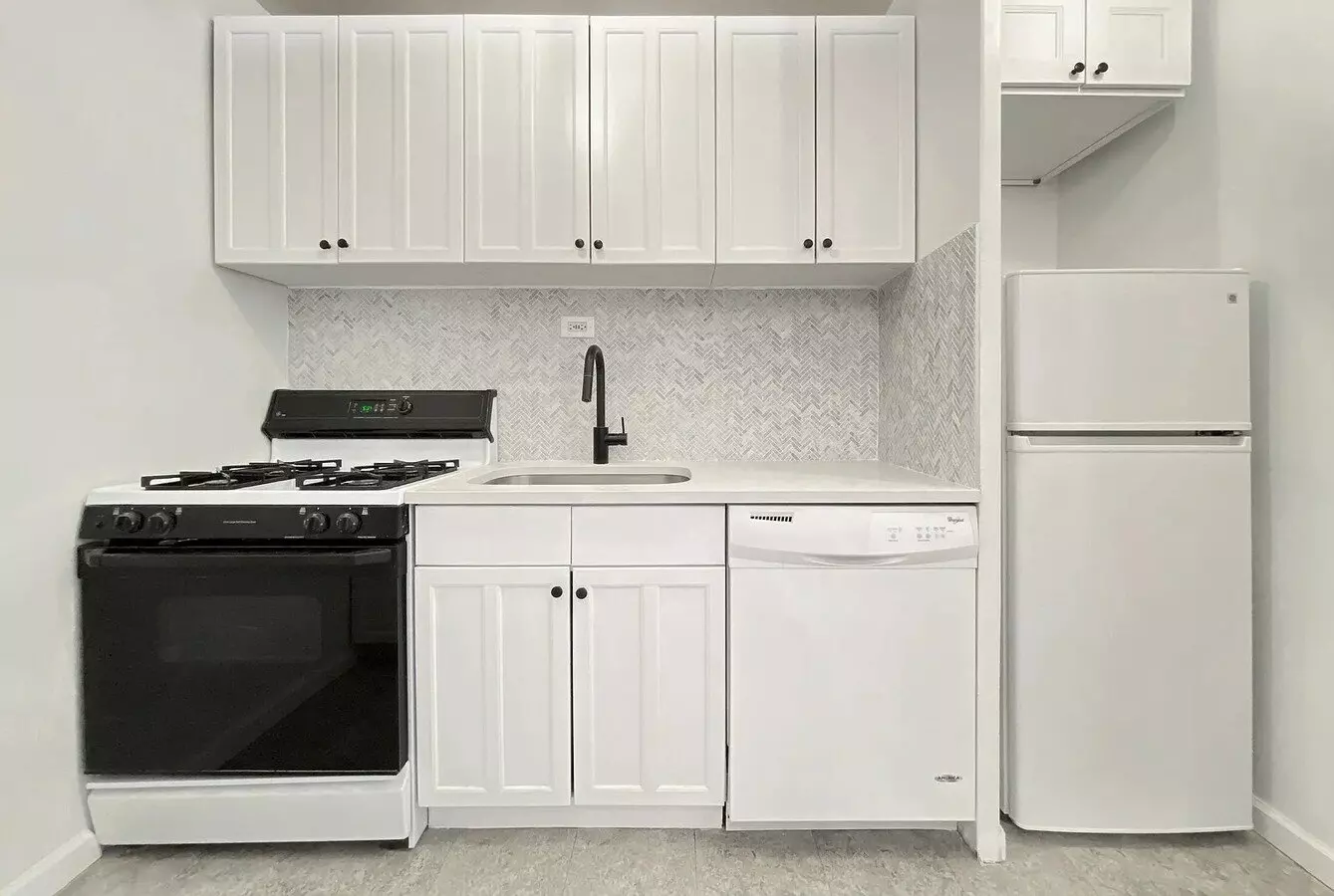 330 East 33rd Street photo 4