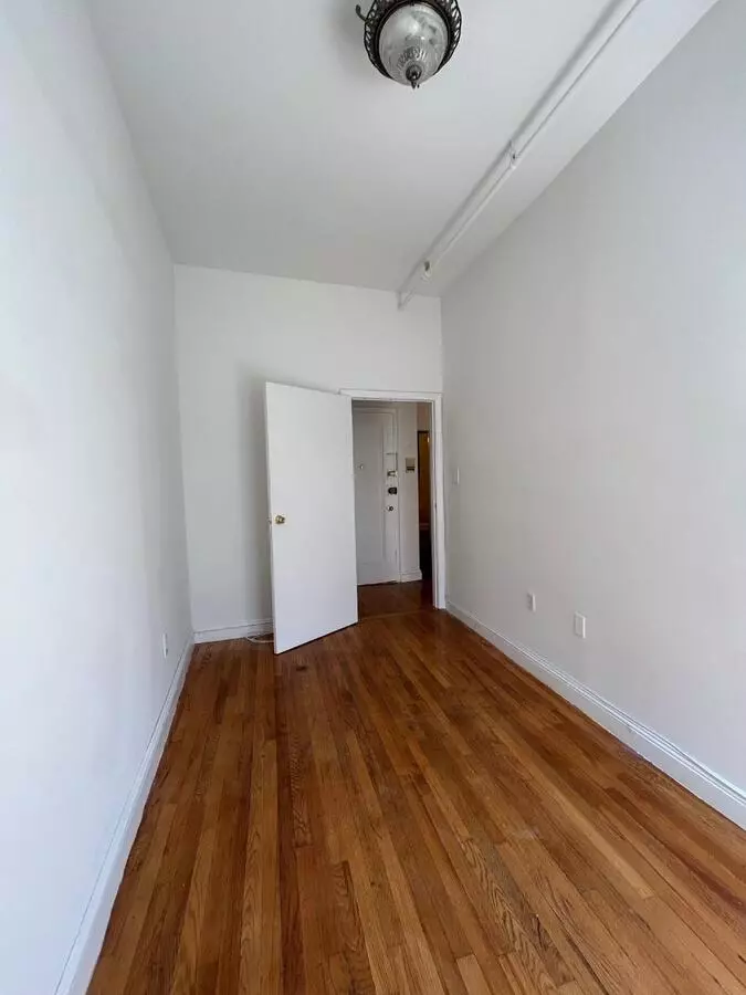 25 West 68th Street photo 4