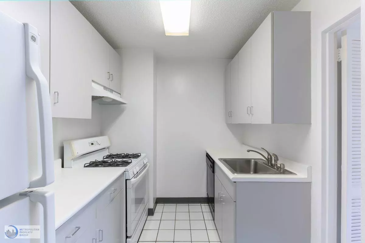 429 East 52nd Street photo 3