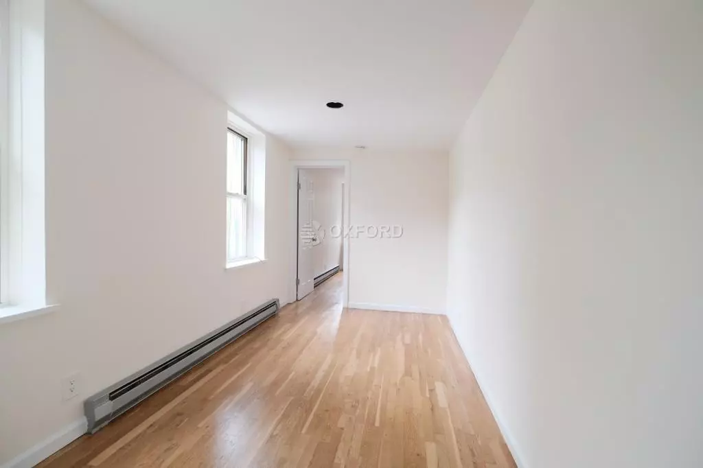 152 Thompson Street photo 4