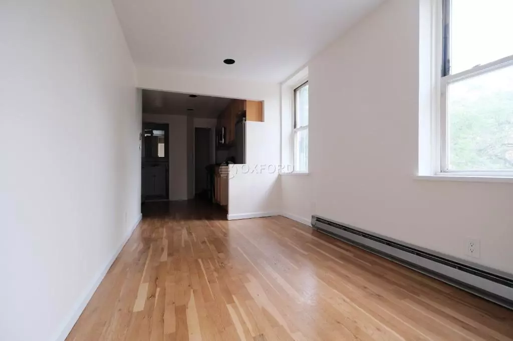 152 Thompson Street photo 3