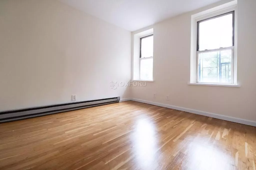 152 Thompson Street photo 5