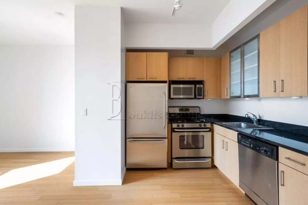 94 St Marks Pl New York, NY 10009 photo 5