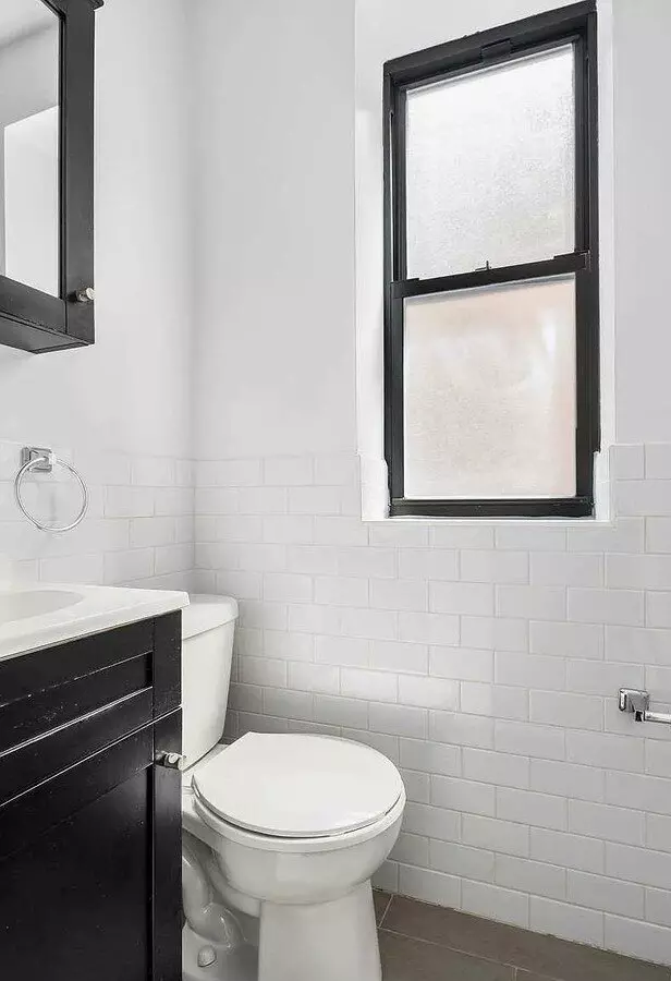 Beautiful Two Bedroom With Top-tier Renovations photo 5