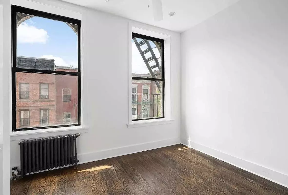 Beautiful Two Bedroom With Top-tier Renovations photo 3