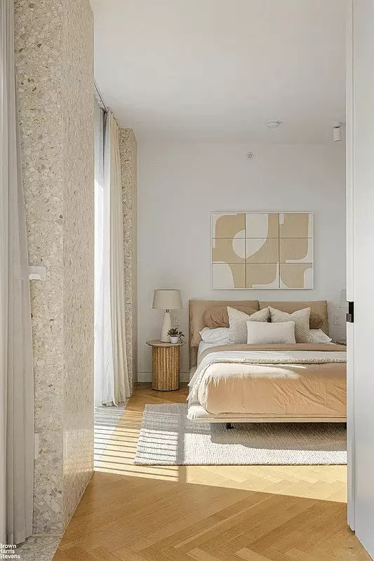 Corner One-bedroom With Sweeping Skyline Views photo 4